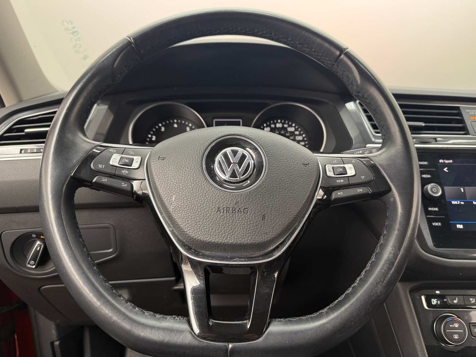 Thumbnail: 2019 Volkswagen Tiguan - 4