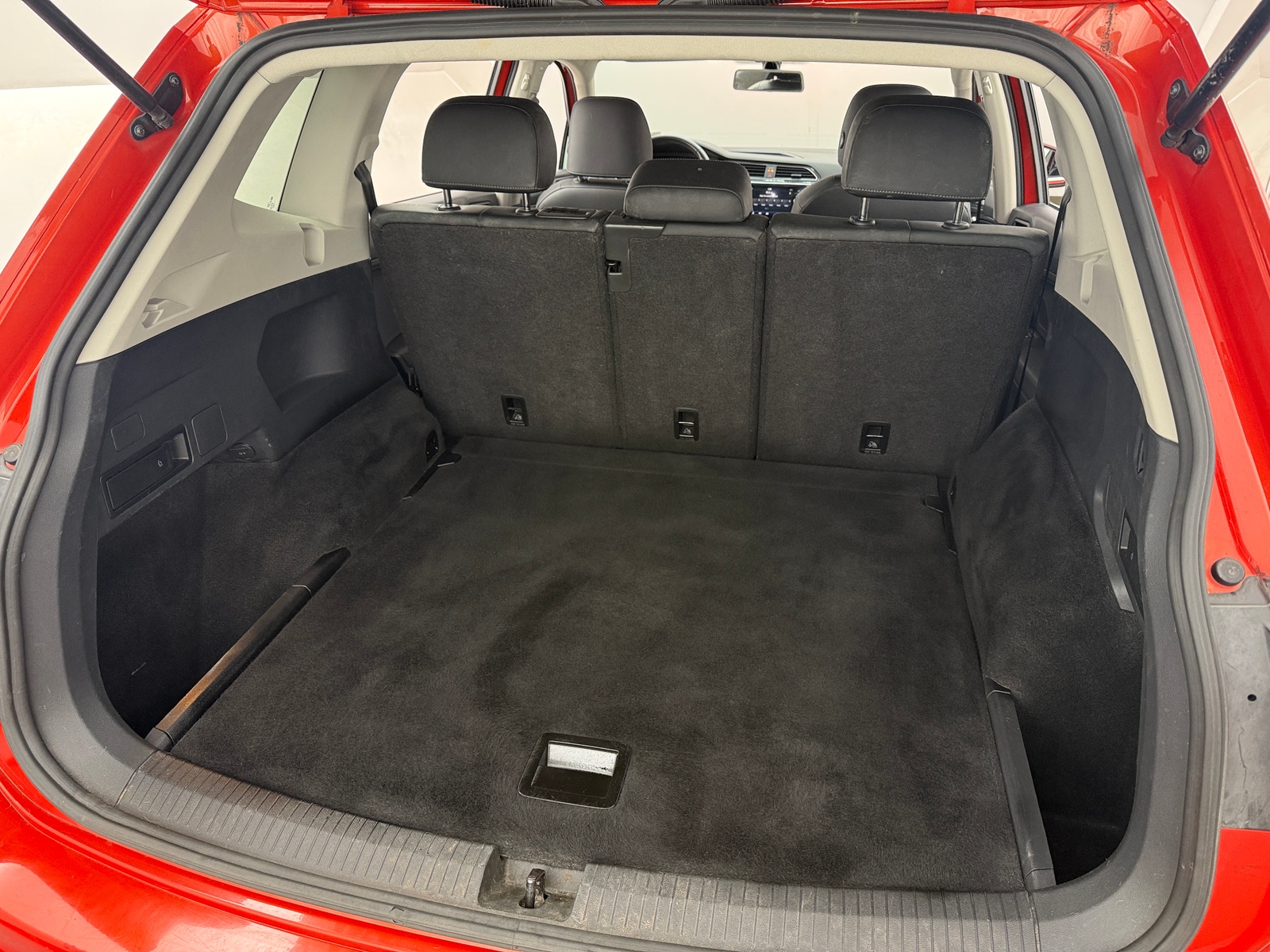 Thumbnail: 2019 Volkswagen Tiguan - 6