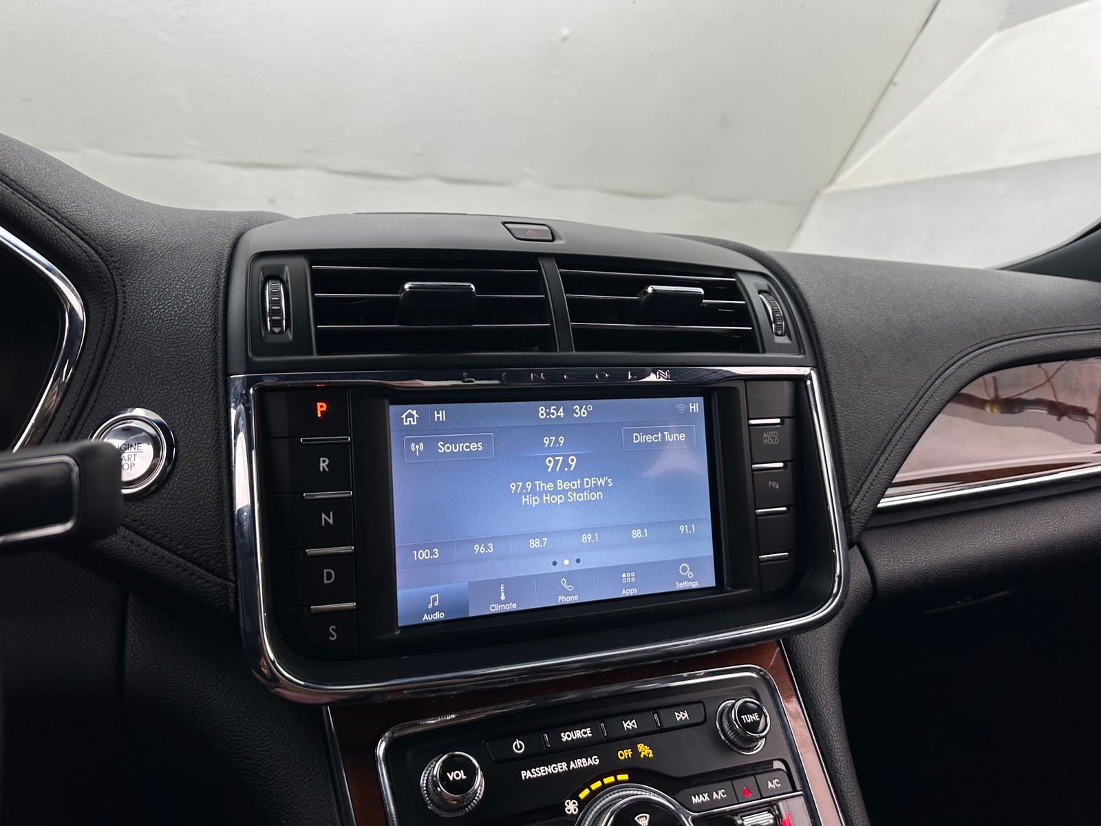 Thumbnail: 2020 Lincoln Continental - 3