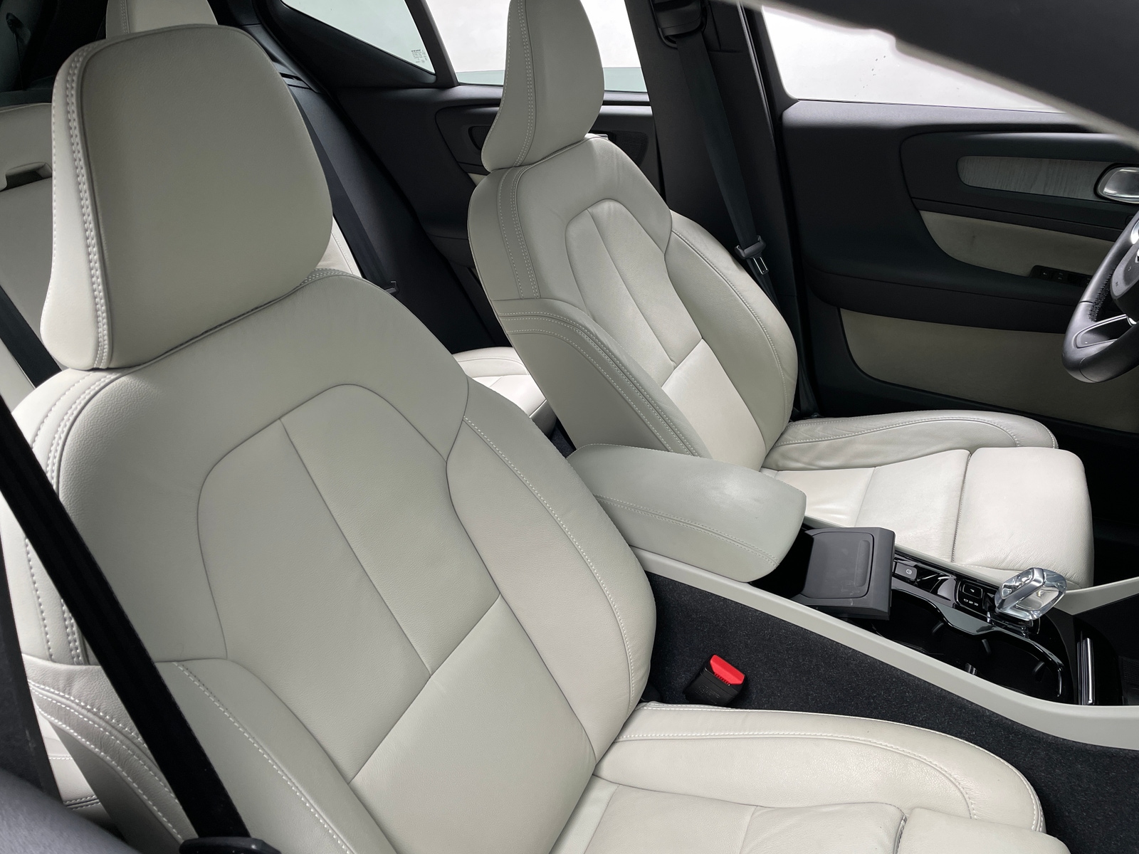 Thumbnail: 2023 Volvo XC40 - 2