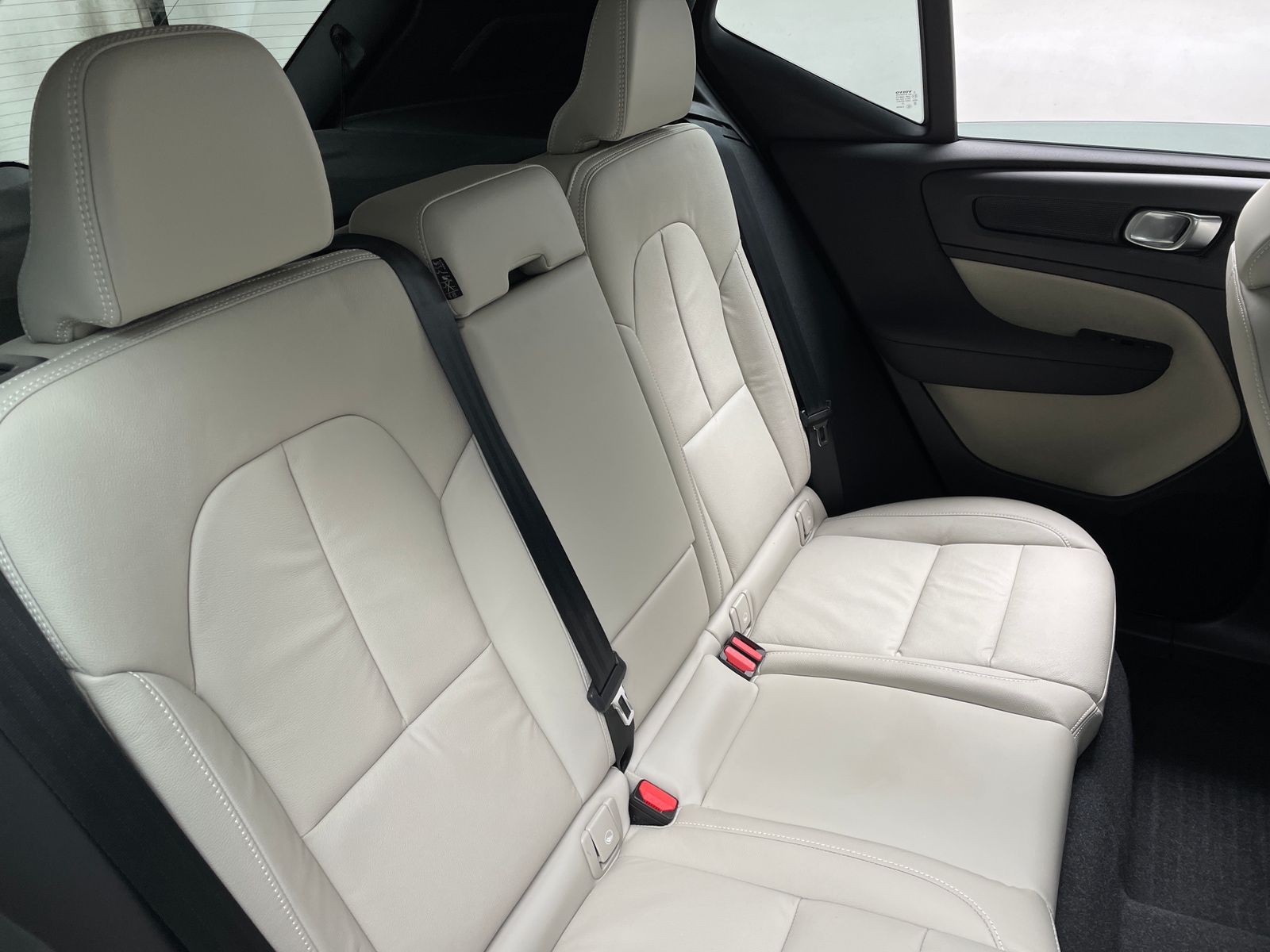 Thumbnail: 2023 Volvo XC40 - 6