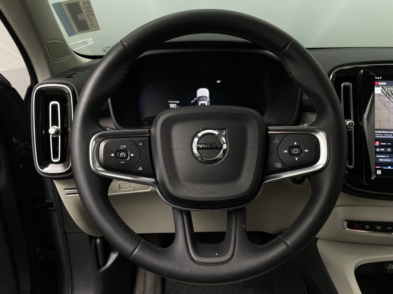 Thumbnail: 2023 Volvo XC40 - 5