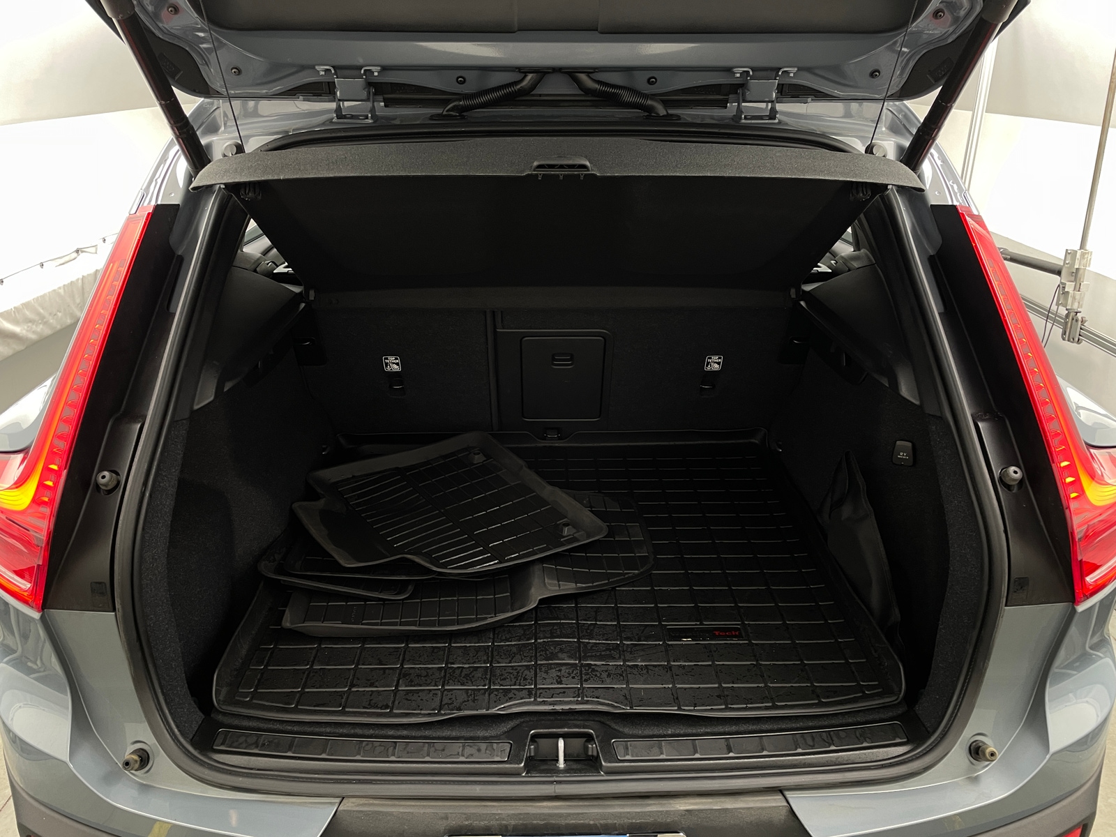 Thumbnail: 2023 Volvo XC40 - 7