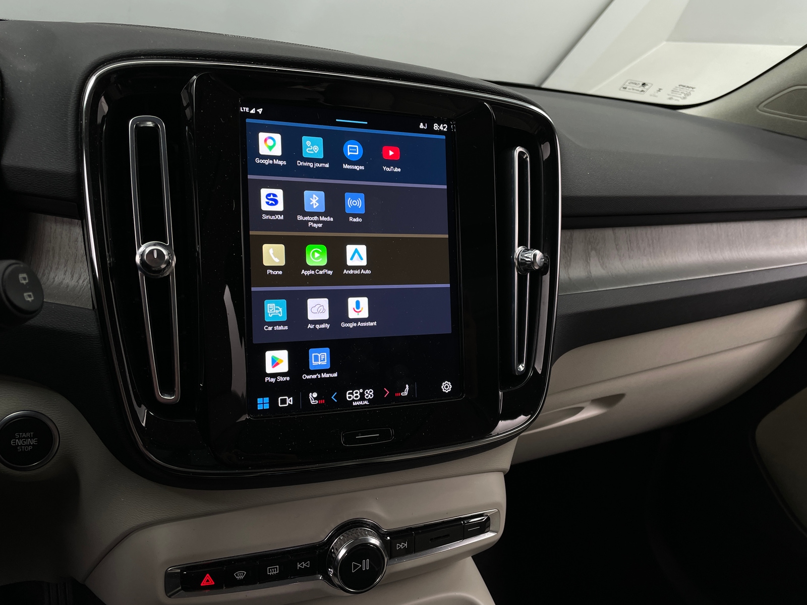 Thumbnail: 2023 Volvo XC40 - 4