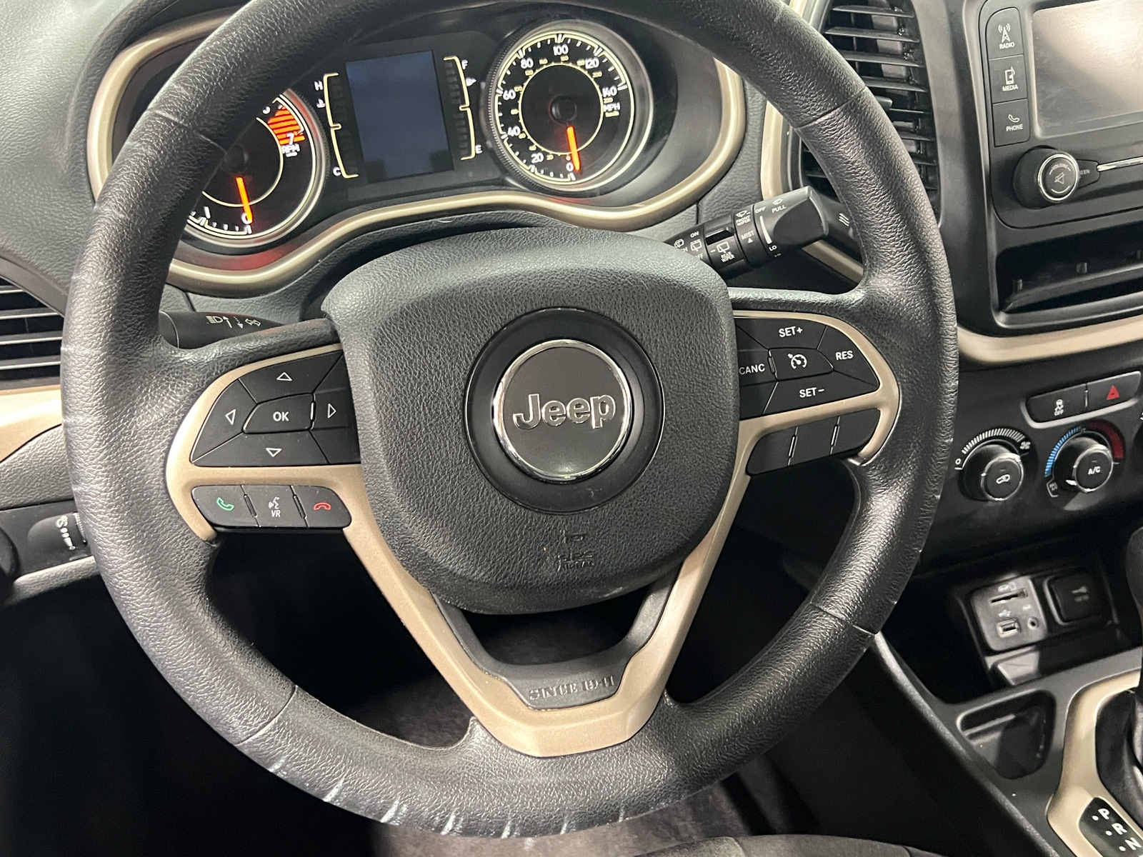 Thumbnail: 2016 Jeep Cherokee - 5