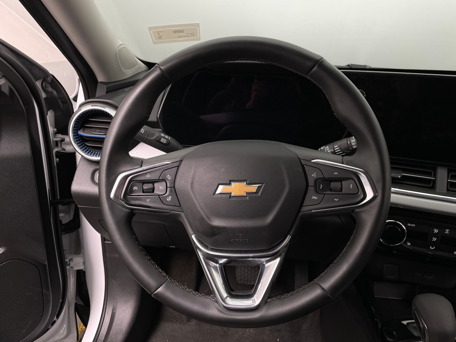 Thumbnail: 2025 Chevrolet Trax - 5