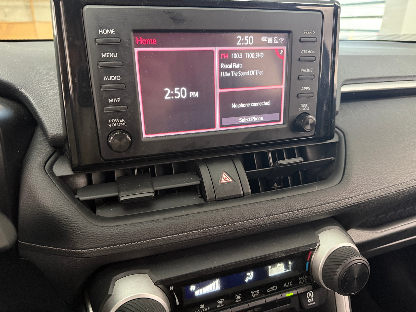 Thumbnail: 2019 Toyota RAV4 - 4