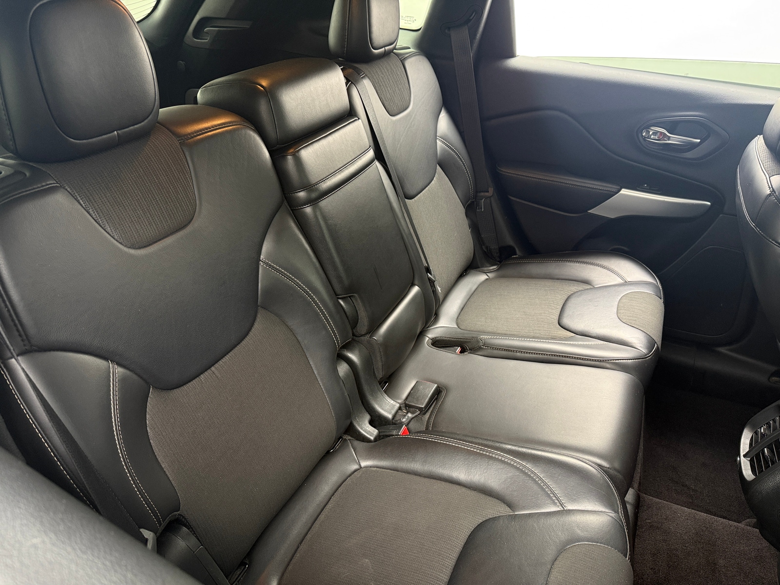 Thumbnail: 2018 Jeep Cherokee - 6