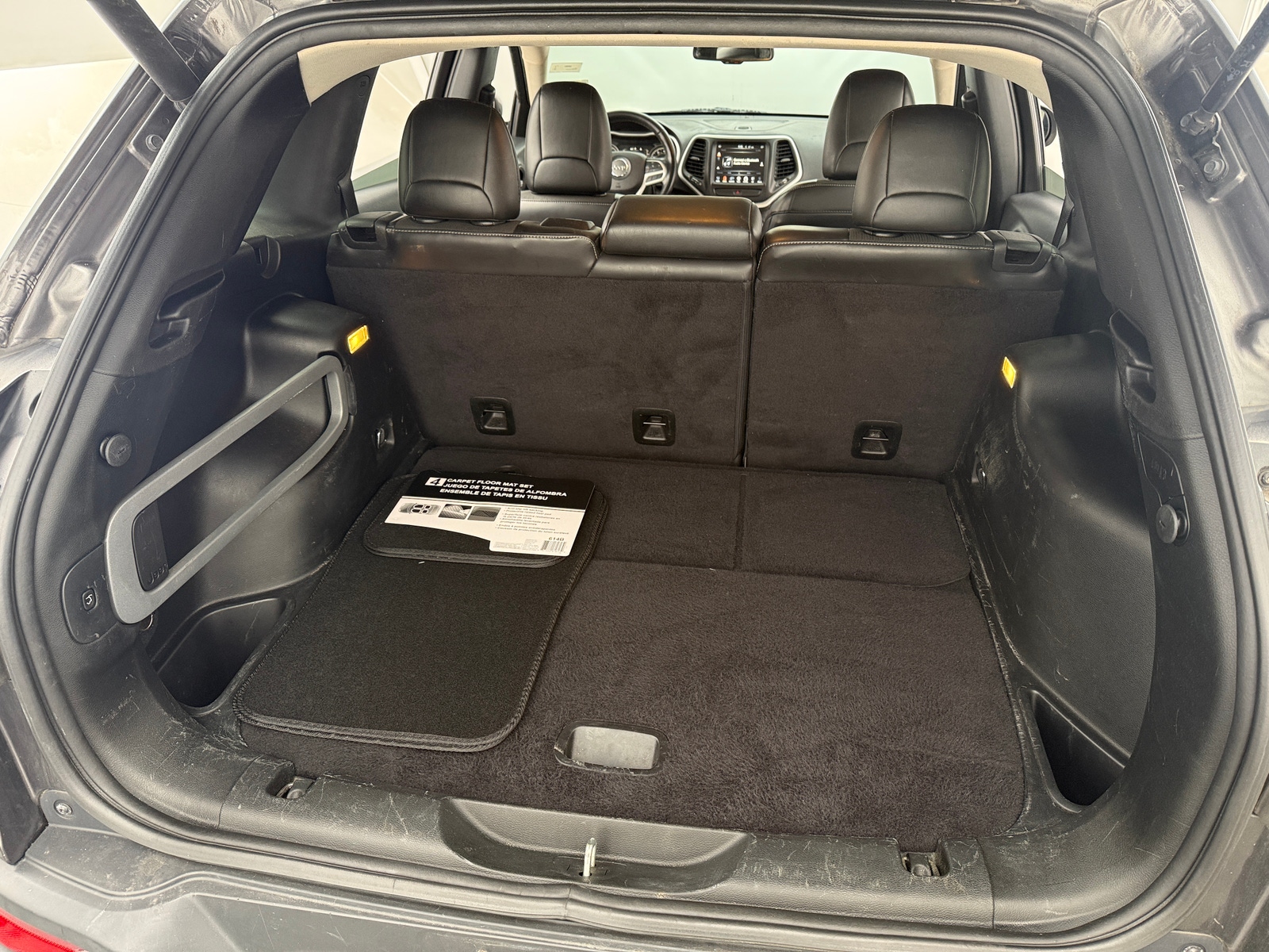 Thumbnail: 2018 Jeep Cherokee - 7