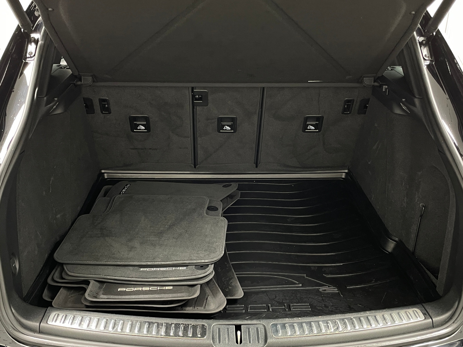 Thumbnail: 2023 Porsche Macan - 6