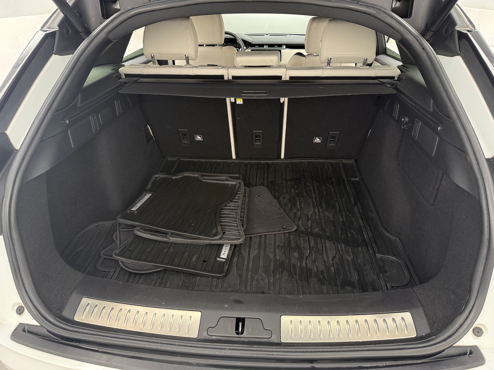 Thumbnail: 2020 Land Rover Range Rover Velar - 6