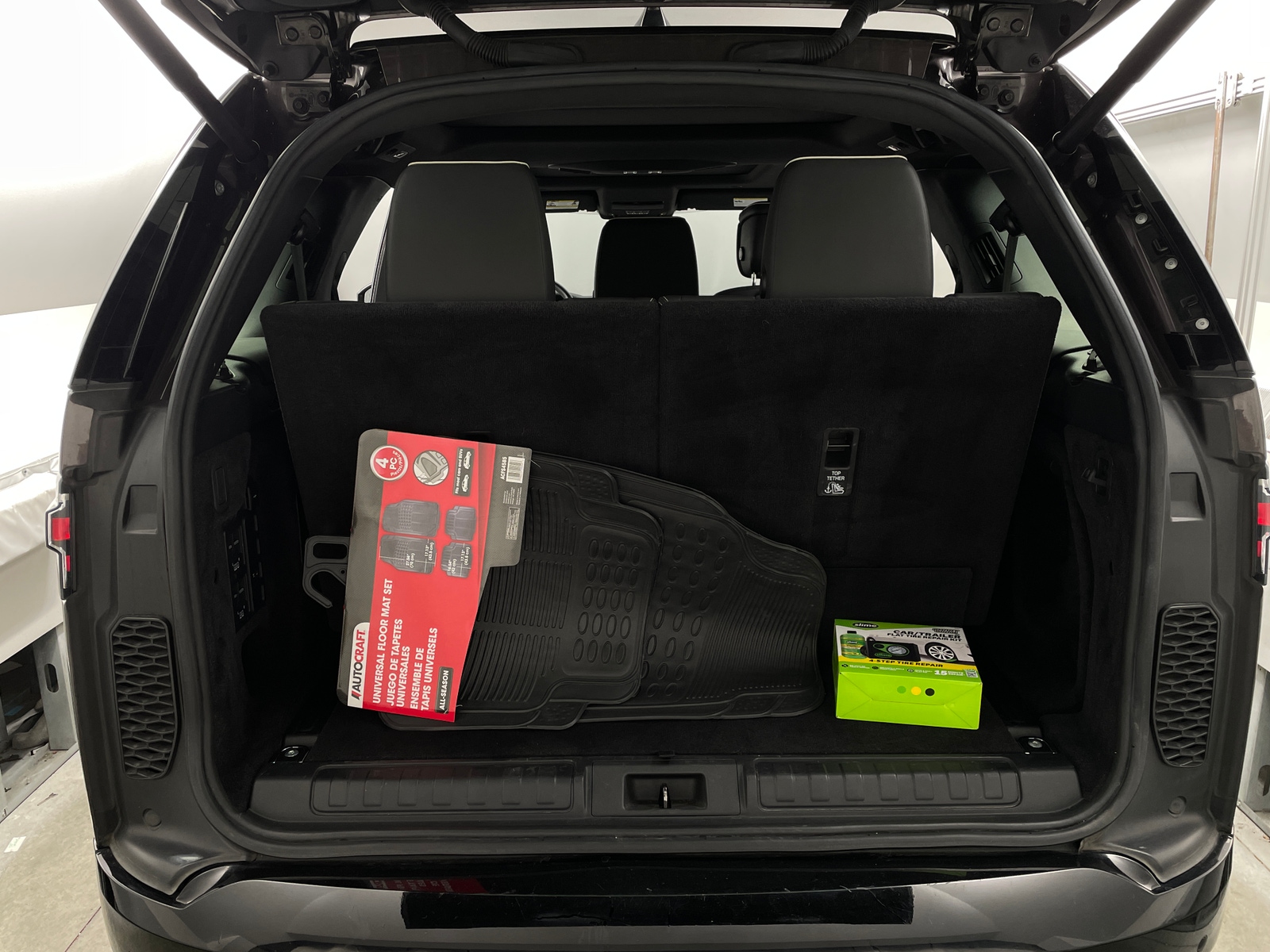 Thumbnail: 2021 Land Rover Discovery - 6