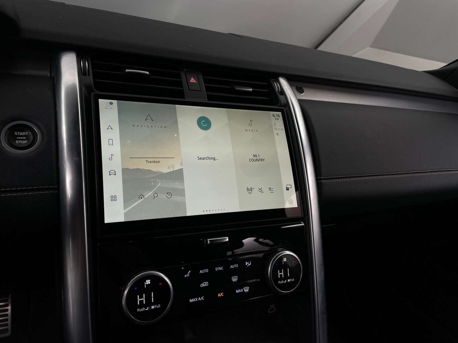 Thumbnail: 2021 Land Rover Discovery - 3