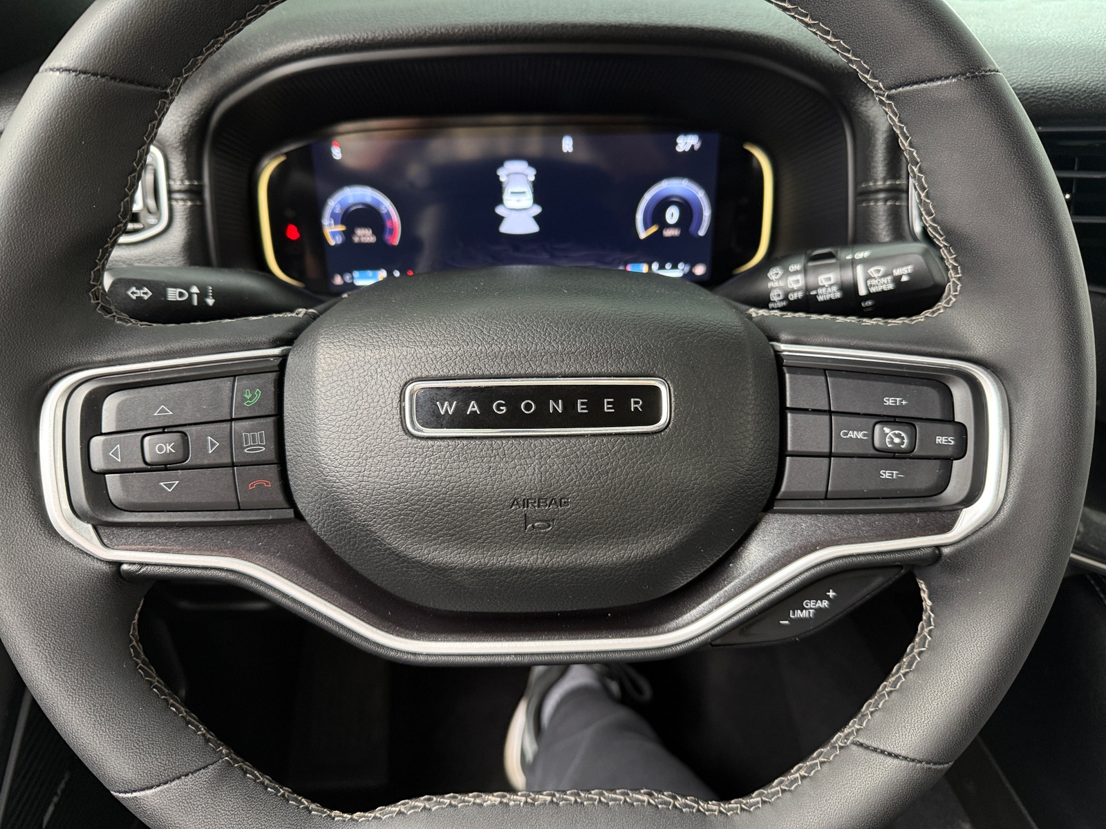 Thumbnail: 2023 Jeep Wagoneer - 4