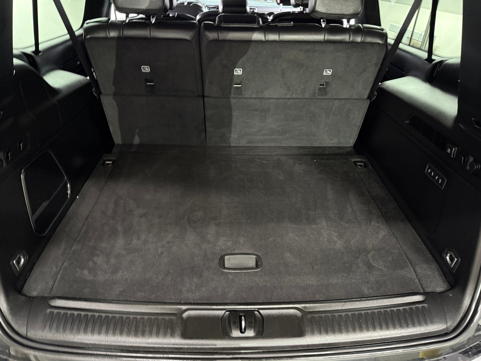 Thumbnail: 2023 Jeep Wagoneer - 6