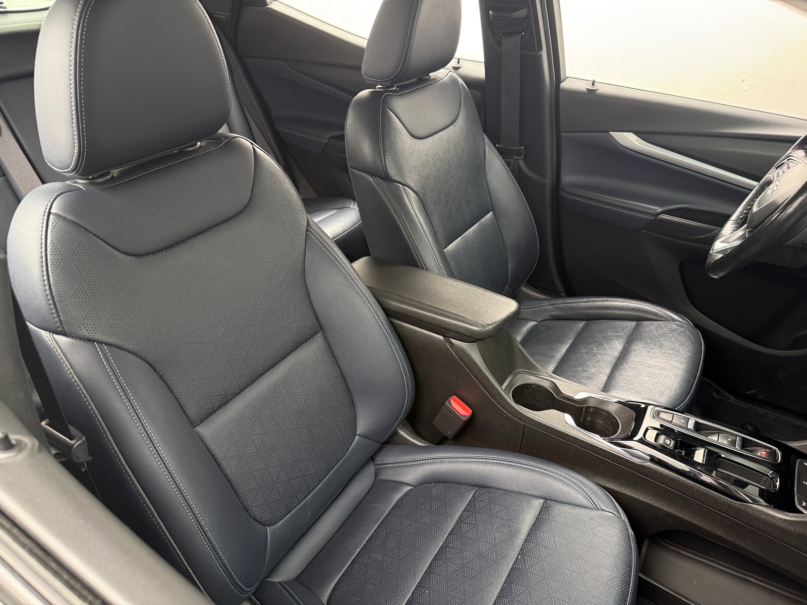 Thumbnail: 2022 Chevrolet Bolt EUV - 2