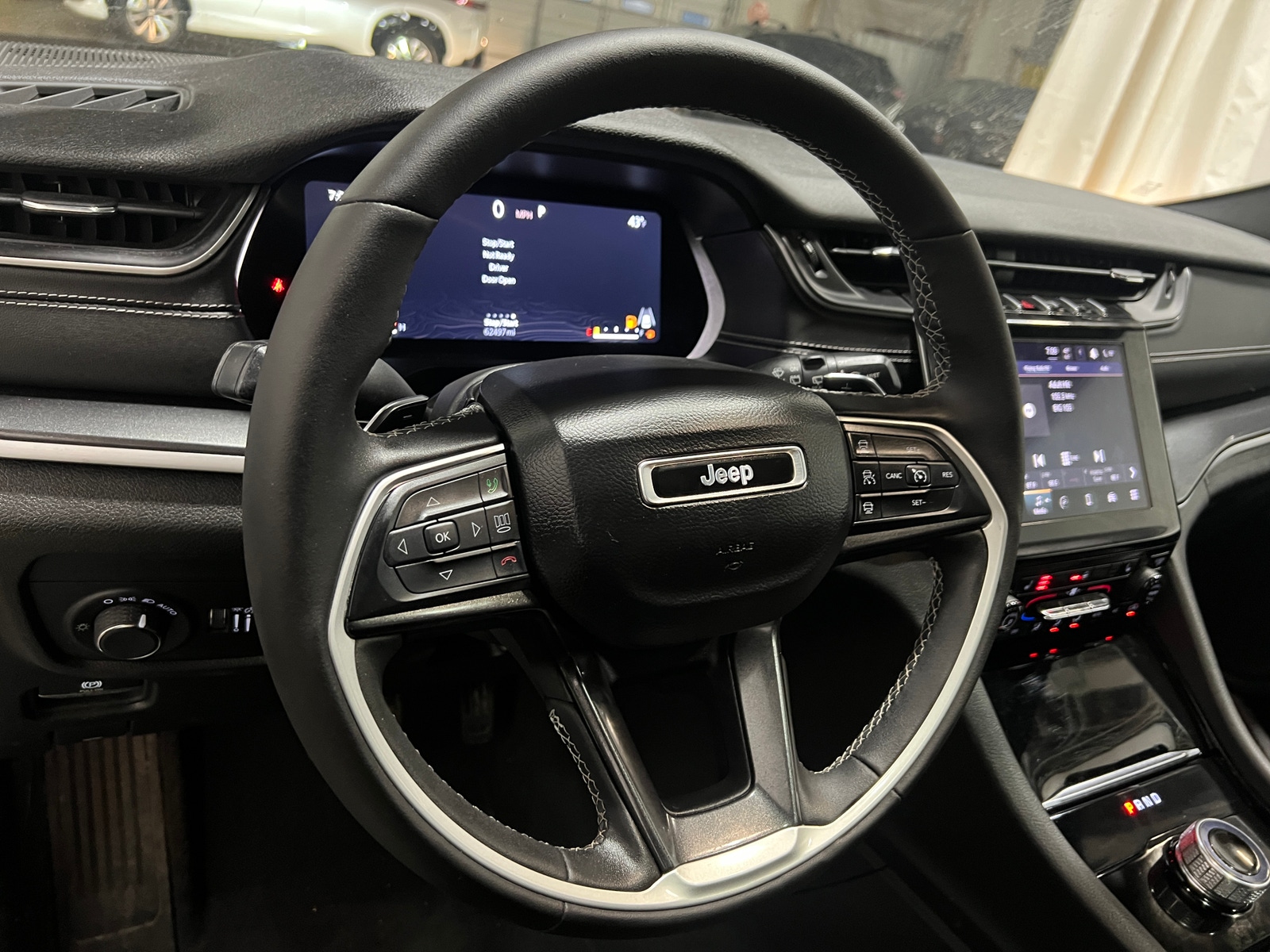 Thumbnail: 2023 Jeep Grand Cherokee L - 4