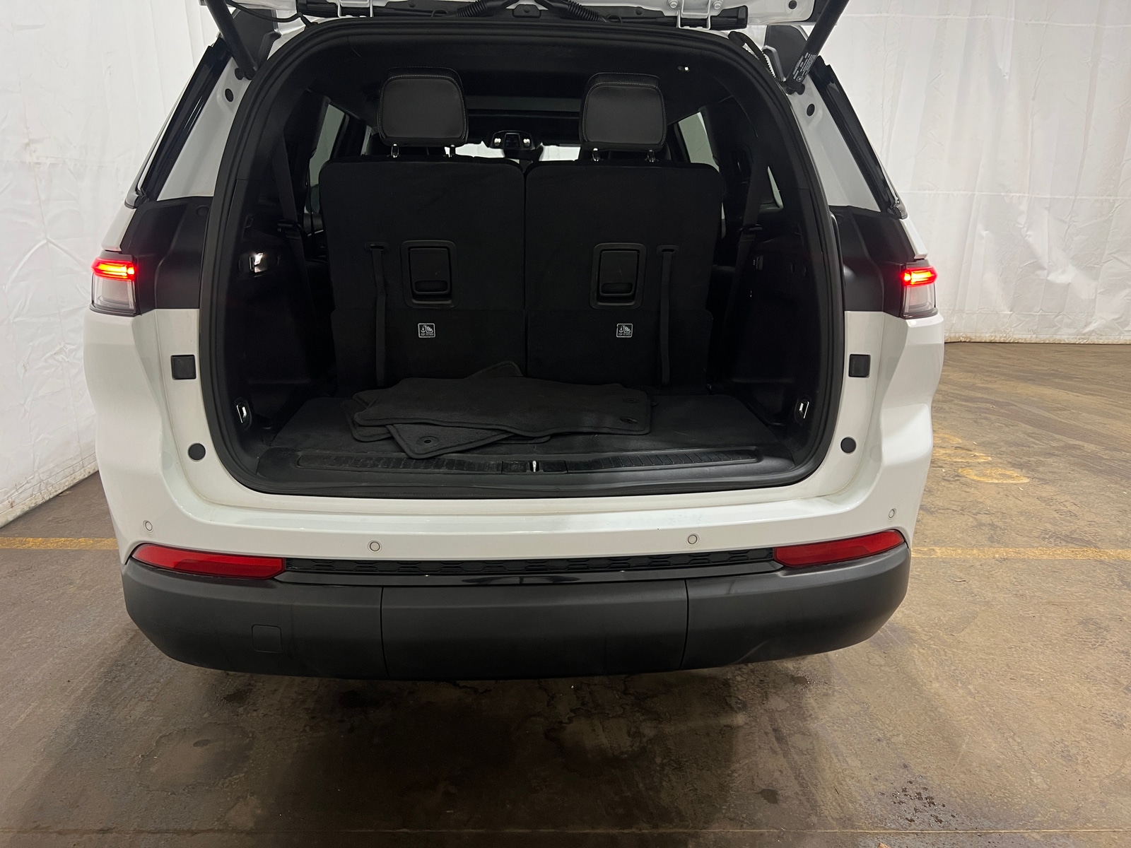 Thumbnail: 2023 Jeep Grand Cherokee L - 6