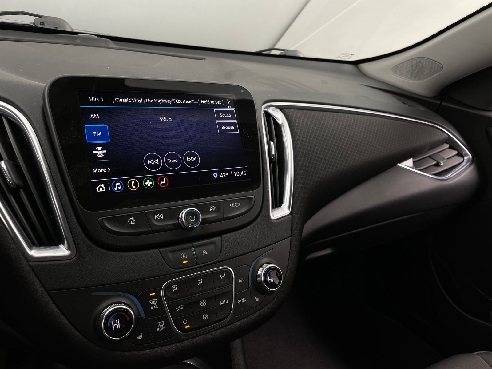 Thumbnail: 2021 Chevrolet Malibu - 4