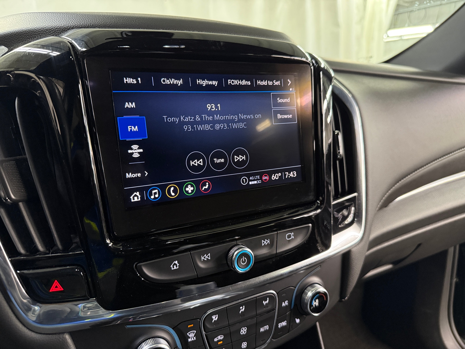 Thumbnail: 2023 Chevrolet Traverse - 4