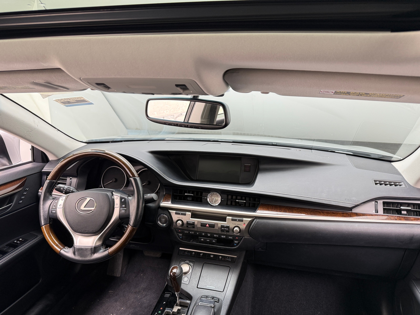 Thumbnail: 2015 Lexus ES - 2