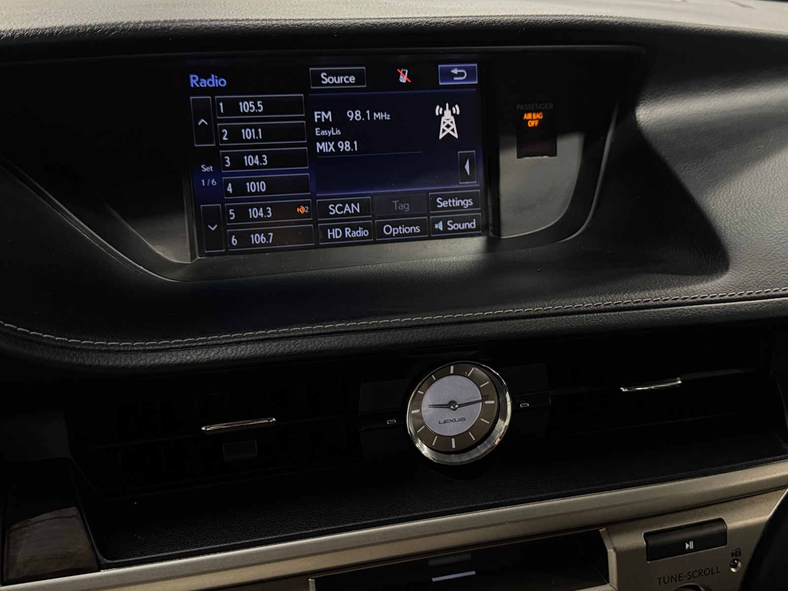 Thumbnail: 2015 Lexus ES - 3