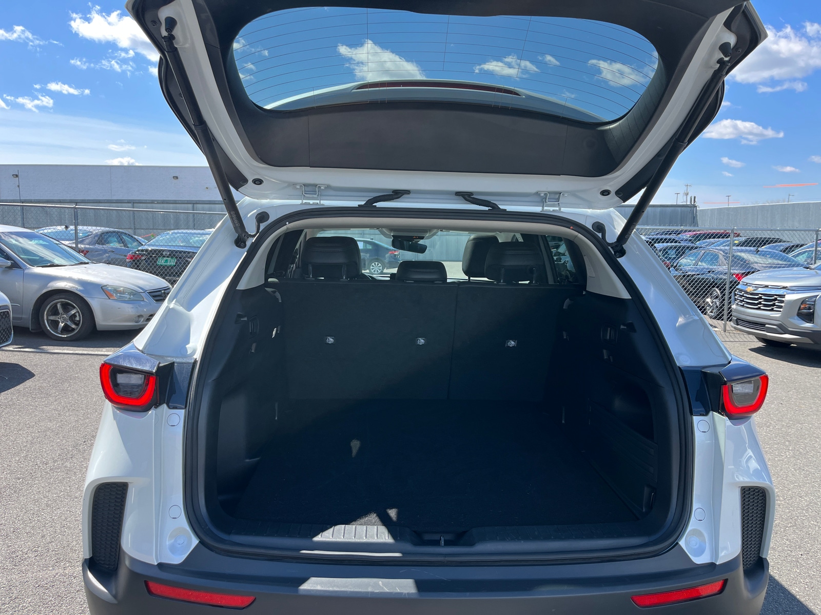 Thumbnail: 2025 Mazda CX-50 - 6