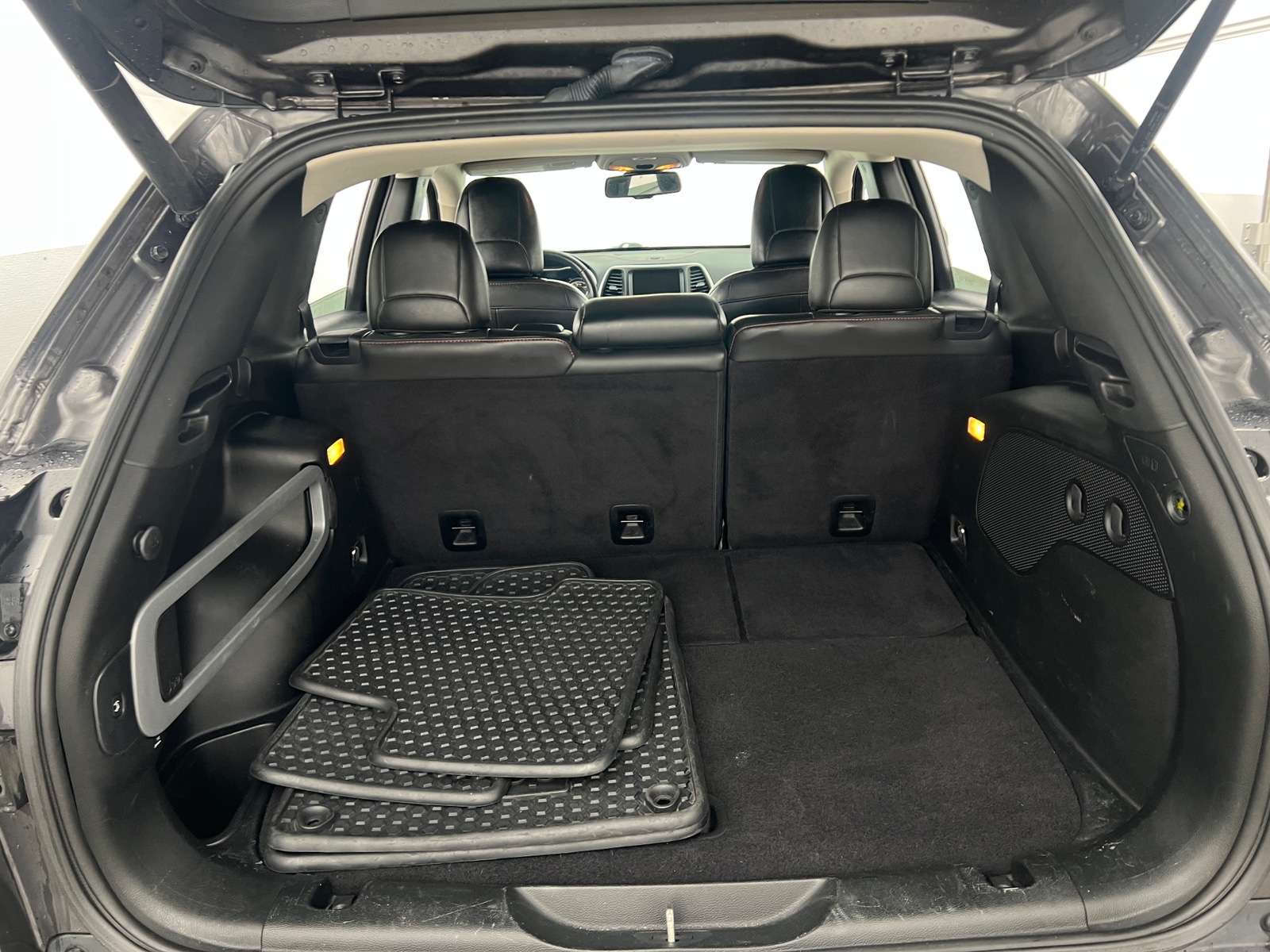 Thumbnail: 2017 Jeep Cherokee - 6