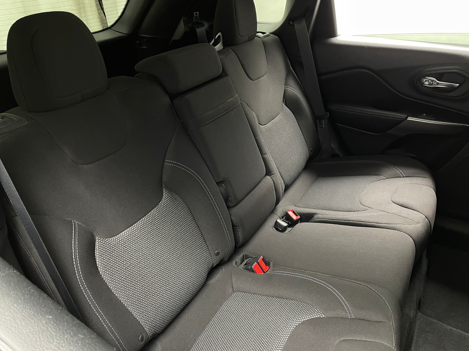 Thumbnail: 2019 Jeep Cherokee - 6