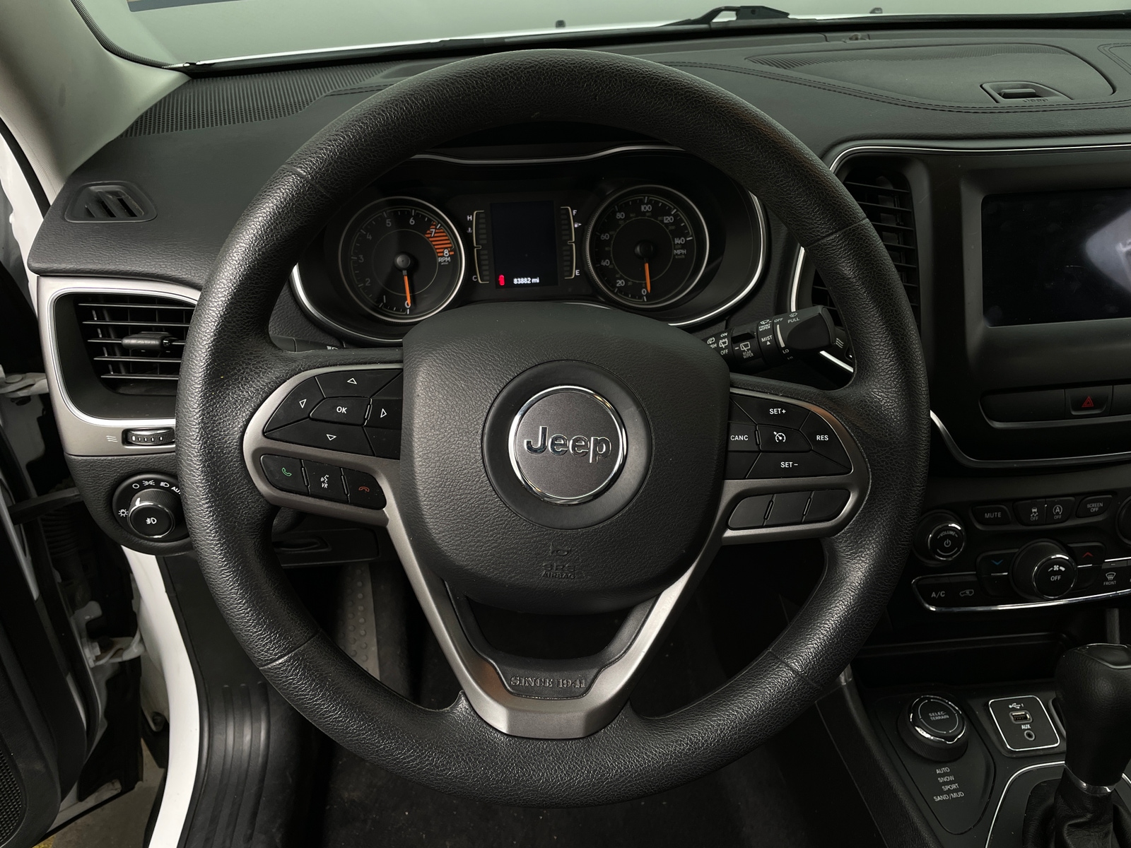 Thumbnail: 2019 Jeep Cherokee - 5