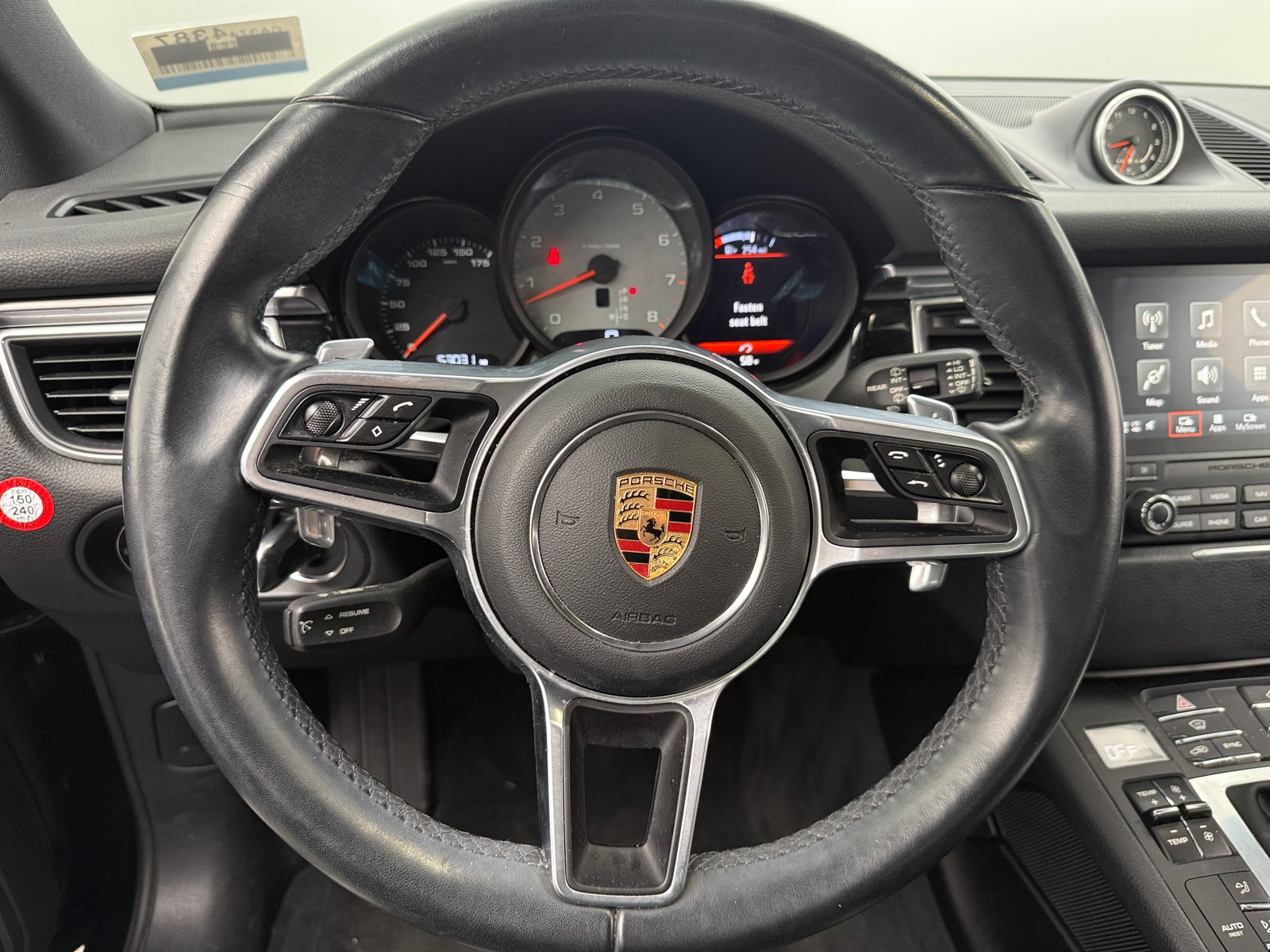 Thumbnail: 2017 Porsche Macan - 4