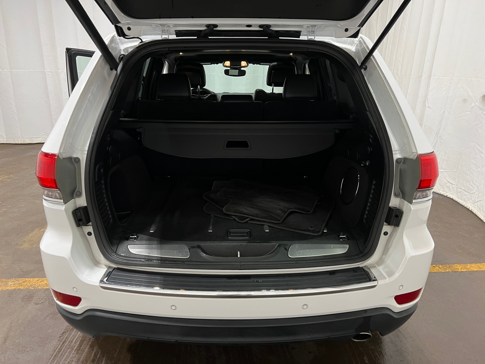 Thumbnail: 2017 Jeep Grand Cherokee - 6