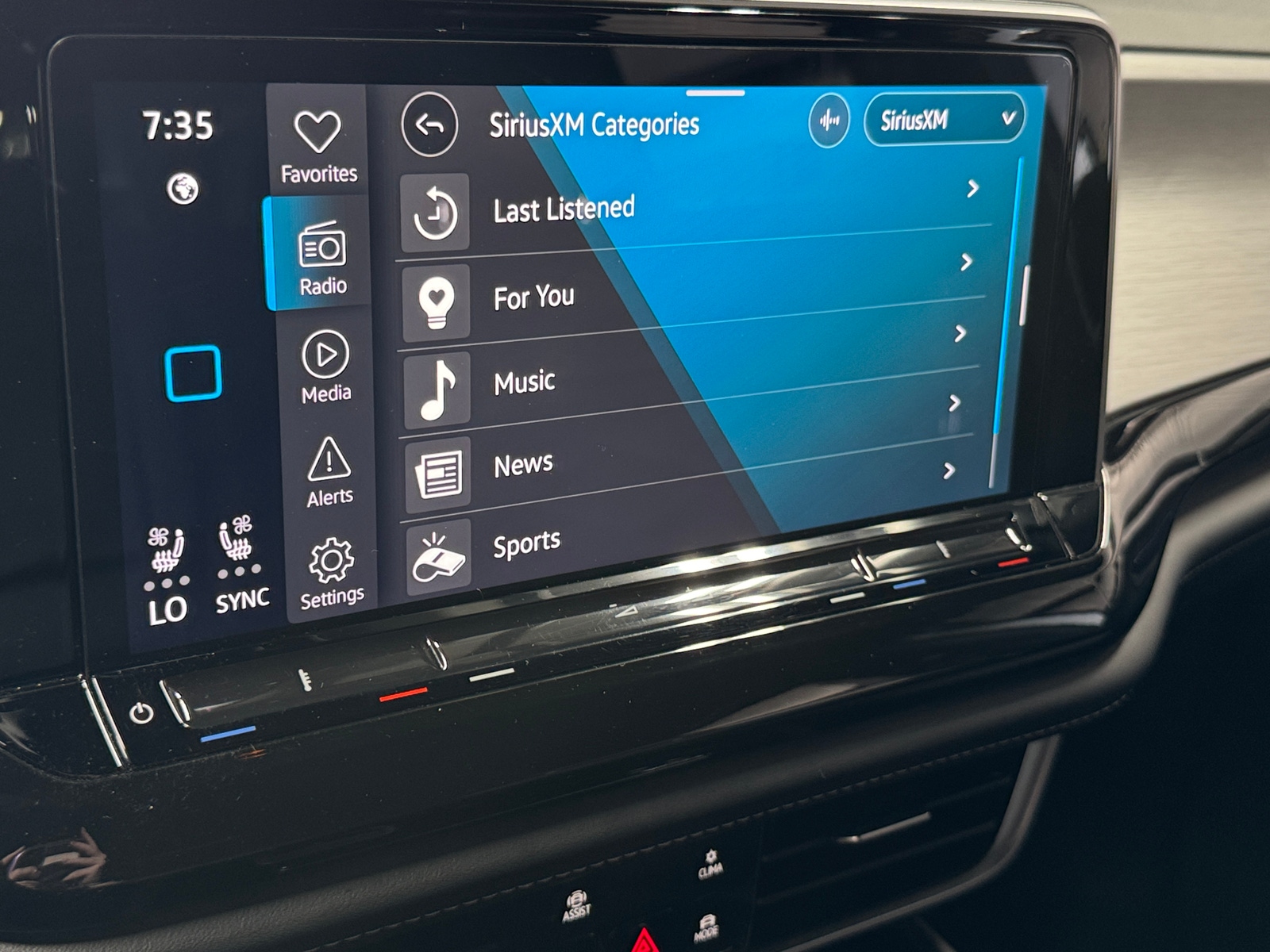 Thumbnail: 2025 Volkswagen Atlas - 3