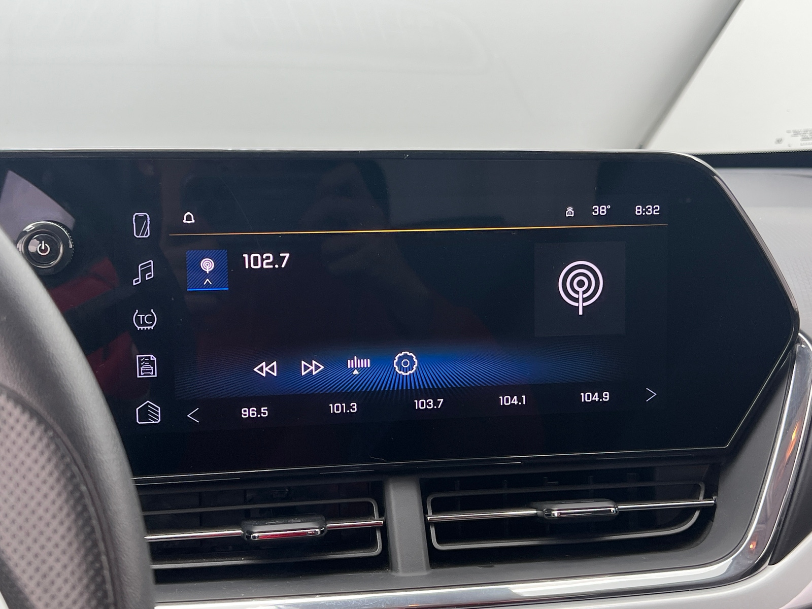 Thumbnail: 2025 Chevrolet Trax - 4