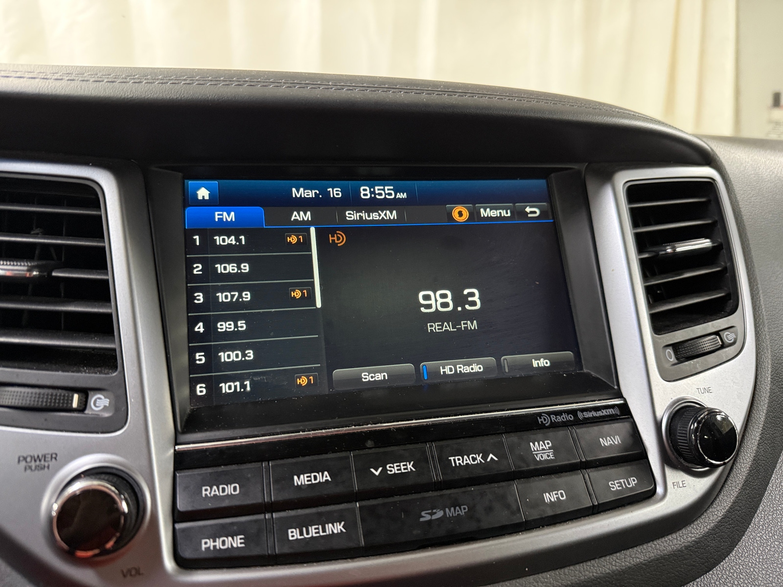 Thumbnail: 2016 Hyundai Tucson - 3