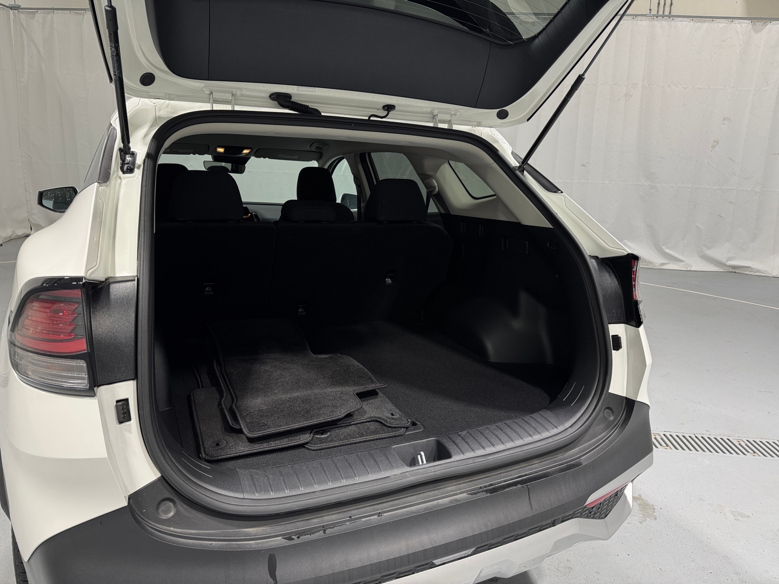 Thumbnail: 2023 Kia Sportage - 7