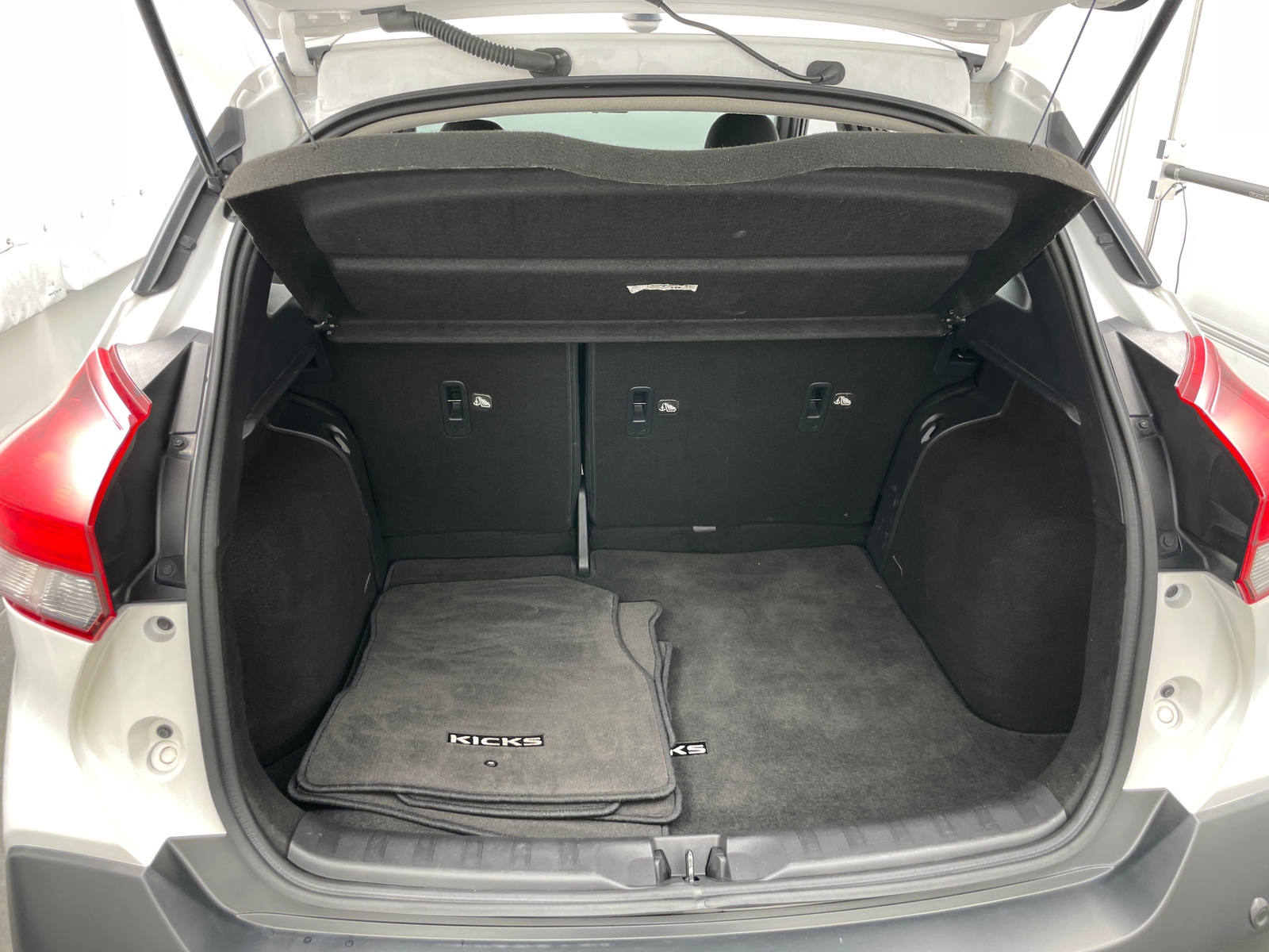 Thumbnail: 2020 Nissan Kicks - 7