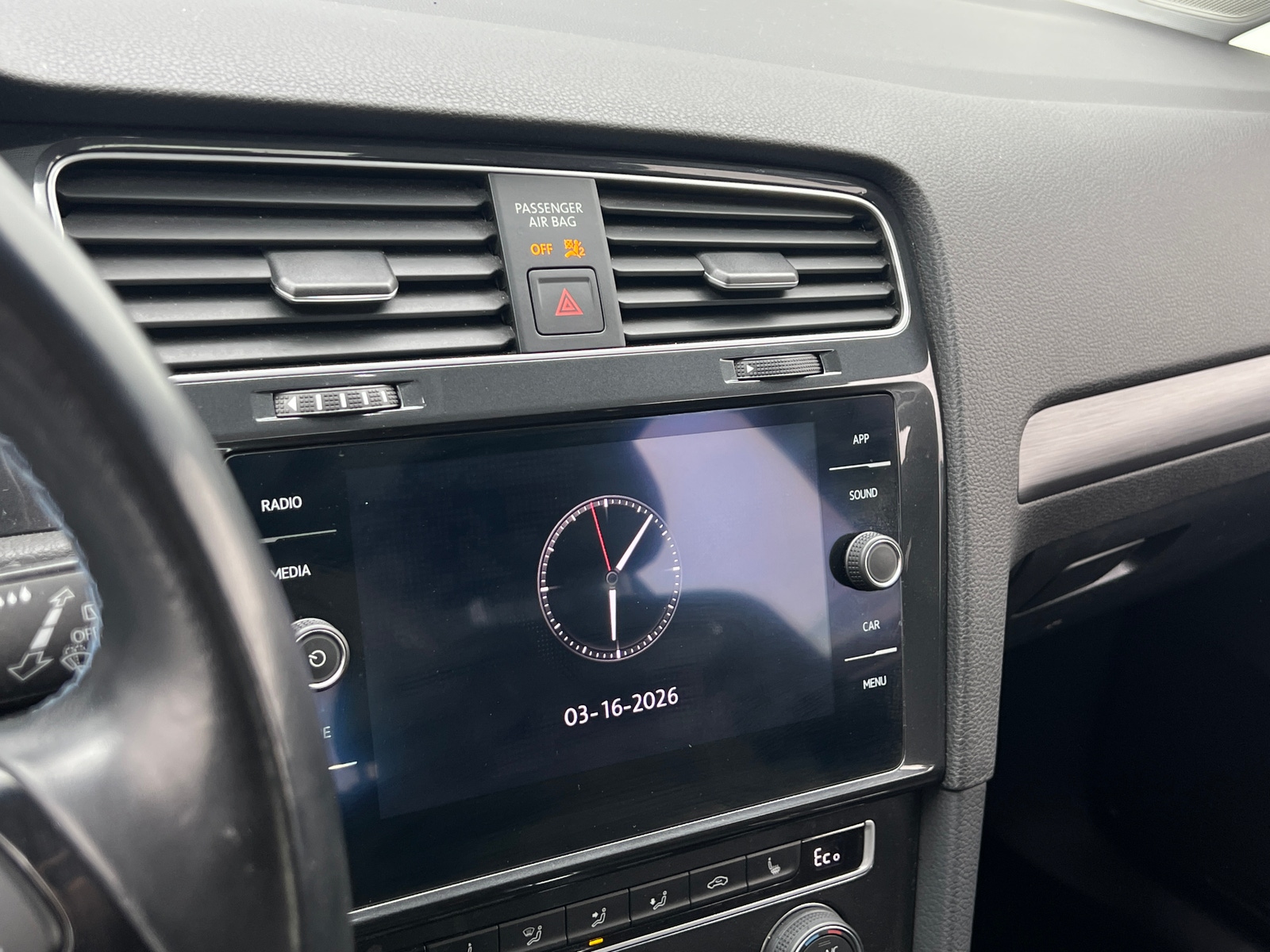 Thumbnail: 2019 Volkswagen e-Golf - 4