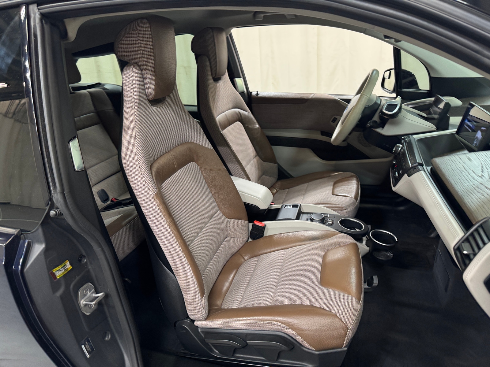 Thumbnail: 2018 BMW i3 - 2