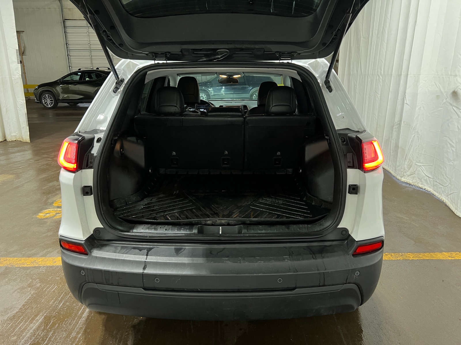 Thumbnail: 2020 Jeep Cherokee - 7