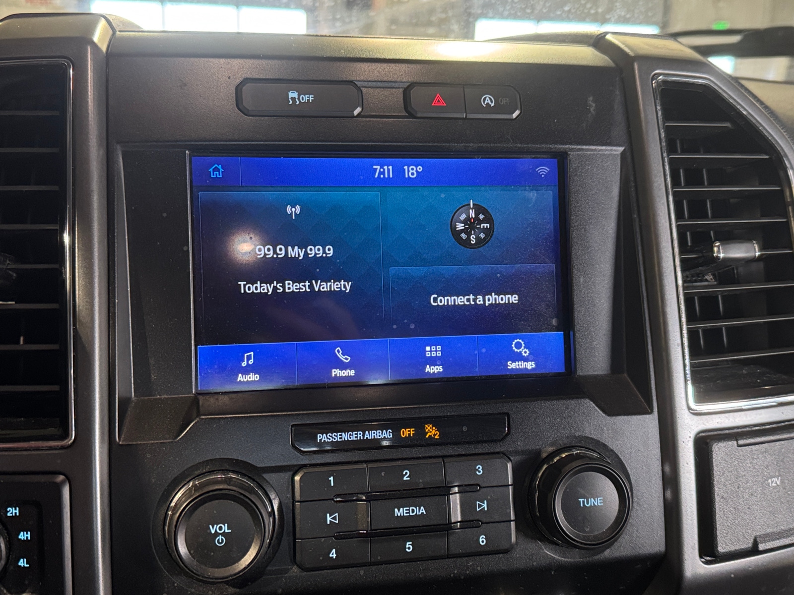 Thumbnail: 2019 Ford Econoline - 4