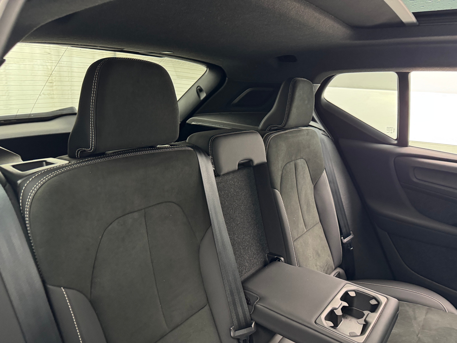 Thumbnail: 2022 Volvo XC40 - 5