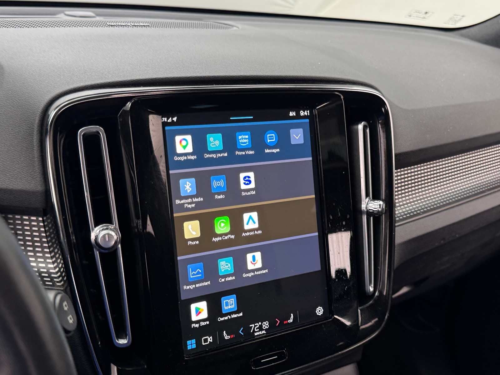 Thumbnail: 2022 Volvo XC40 - 3