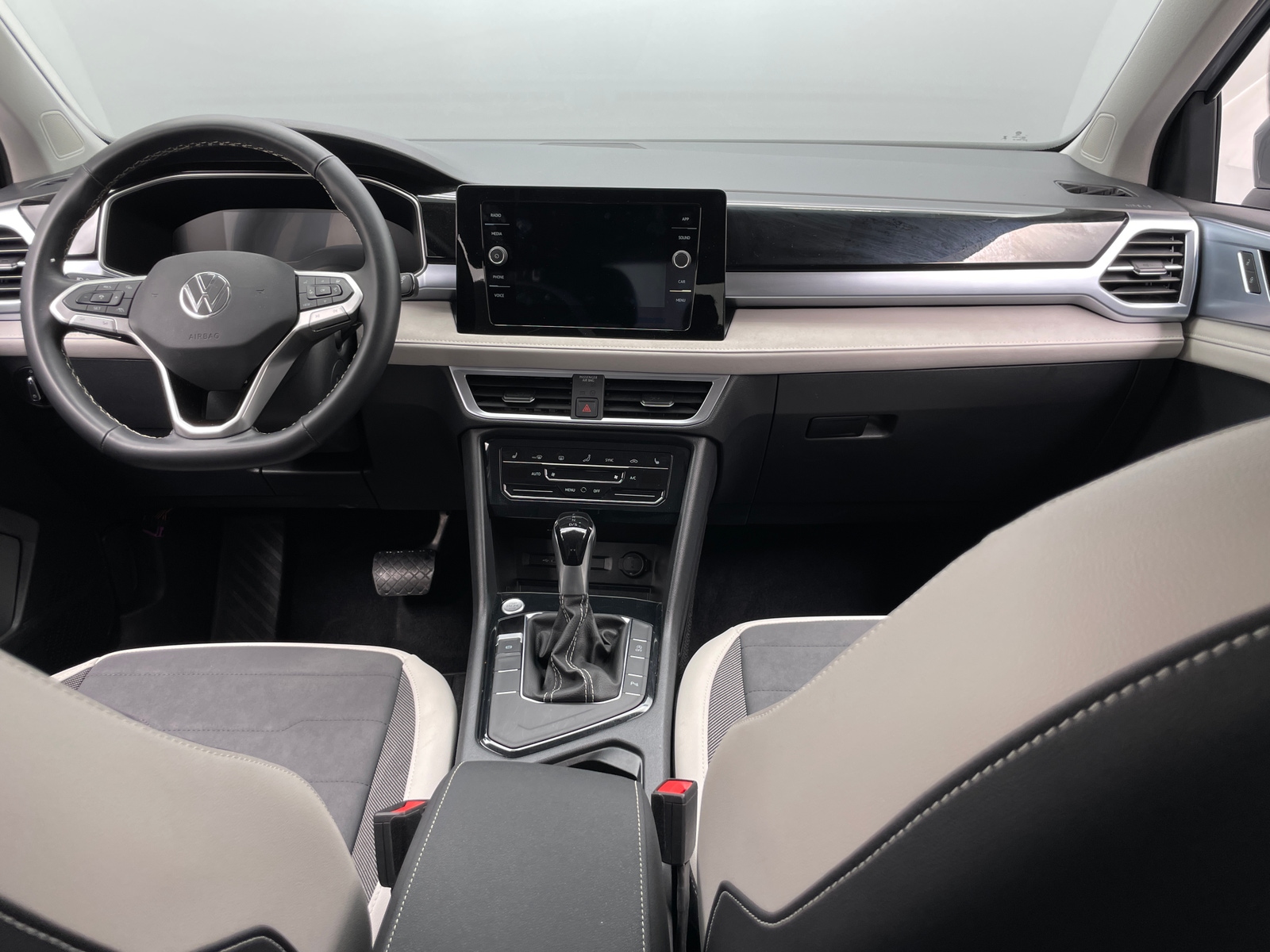 Thumbnail: 2025 Volkswagen Taos - 3