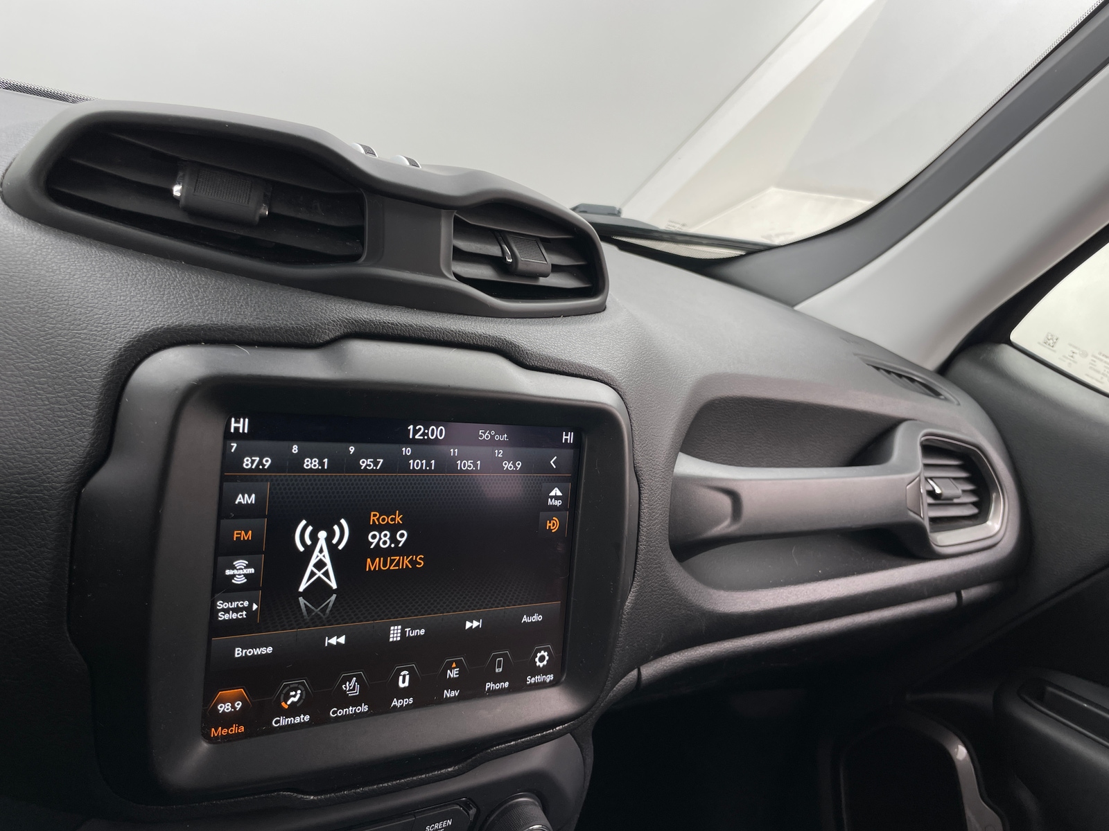 Thumbnail: 2021 Jeep Renegade - 3