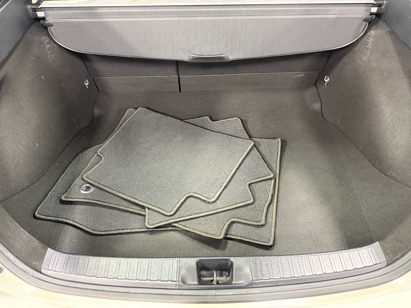 Thumbnail: 2017 Toyota Prius - 7