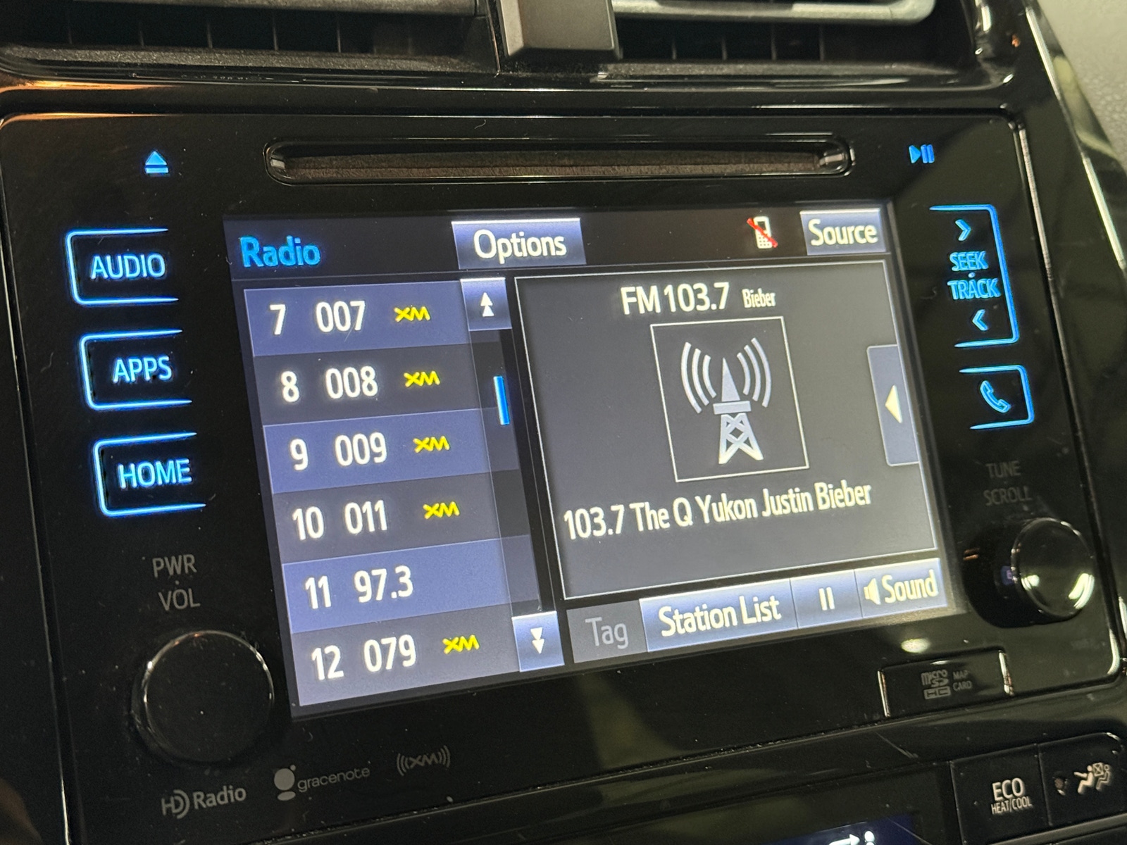 Thumbnail: 2017 Toyota Prius - 4