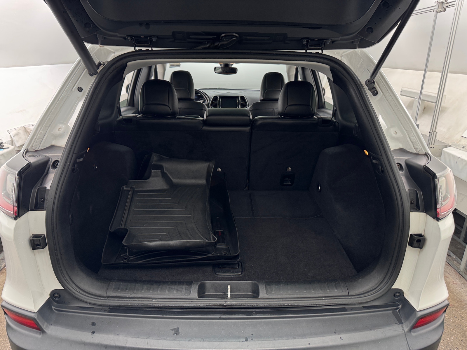 Thumbnail: 2019 Jeep Cherokee - 6