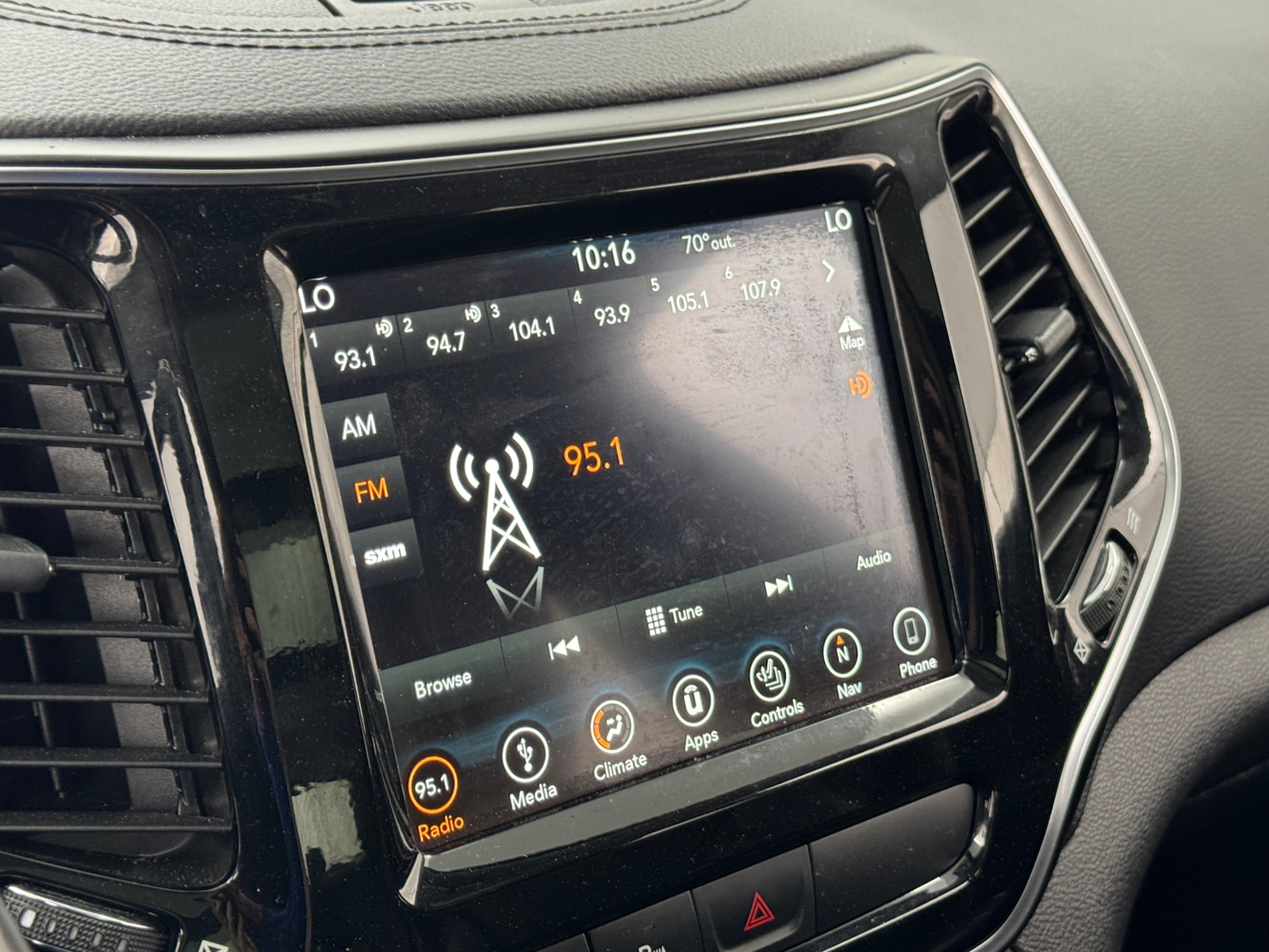 Thumbnail: 2019 Jeep Cherokee - 3