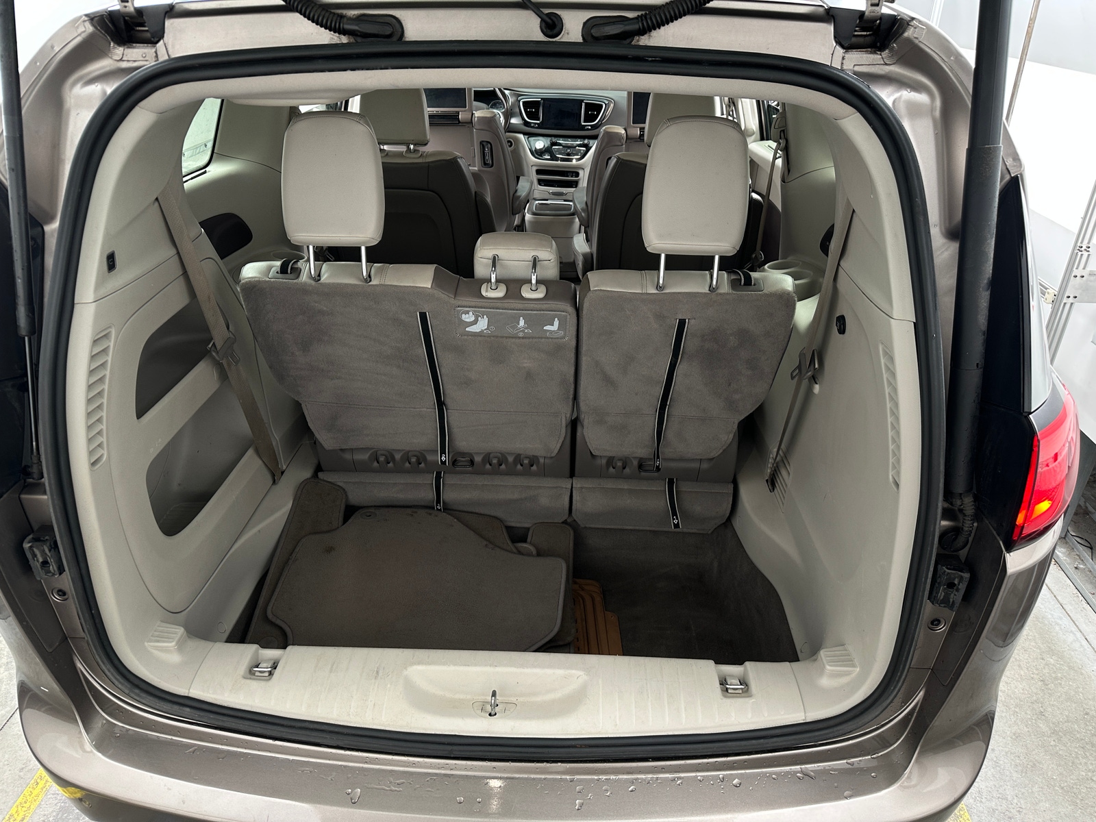 Thumbnail: 2018 Chrysler Pacifica - 6